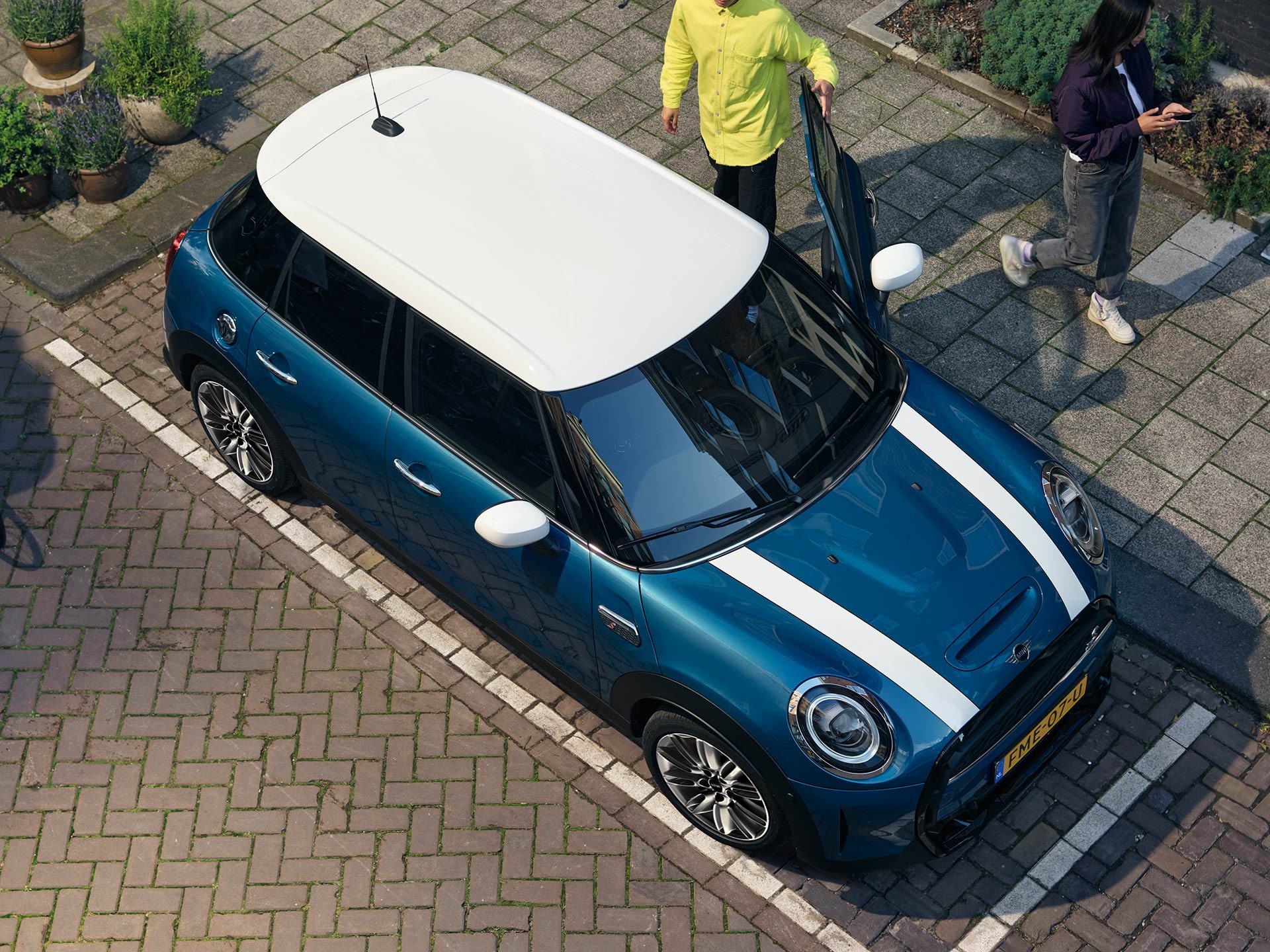 The New MINI 5 Door – 革新的なカラー・テクノロジー